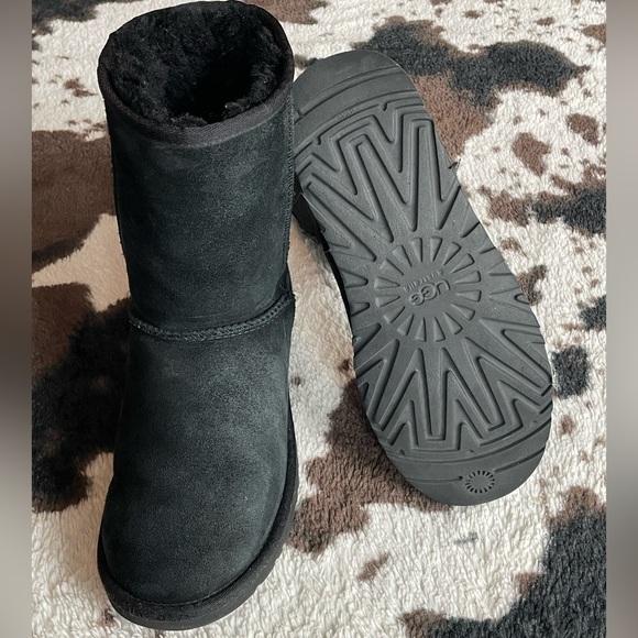 Low Black UGG boots, size 7 in women’s. - Picture 4 of 4